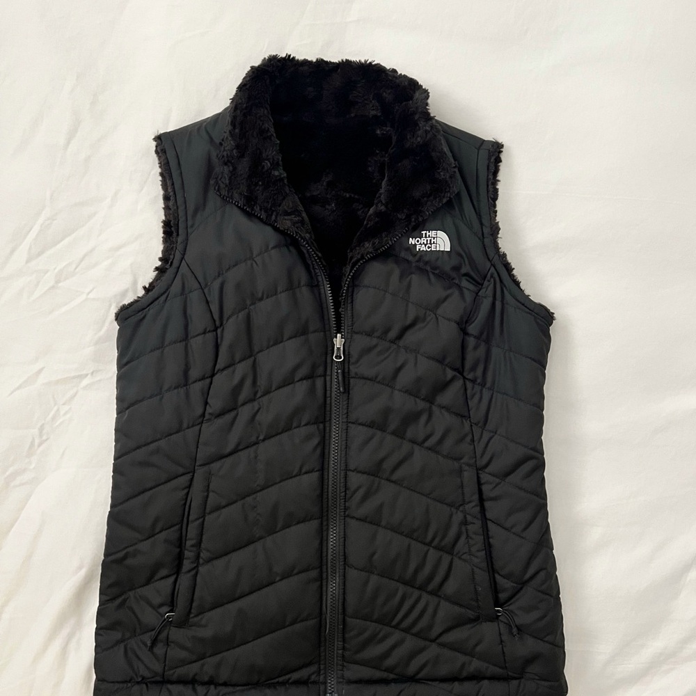 The North Face Women's Black Quilted Fleece-Lined Vest